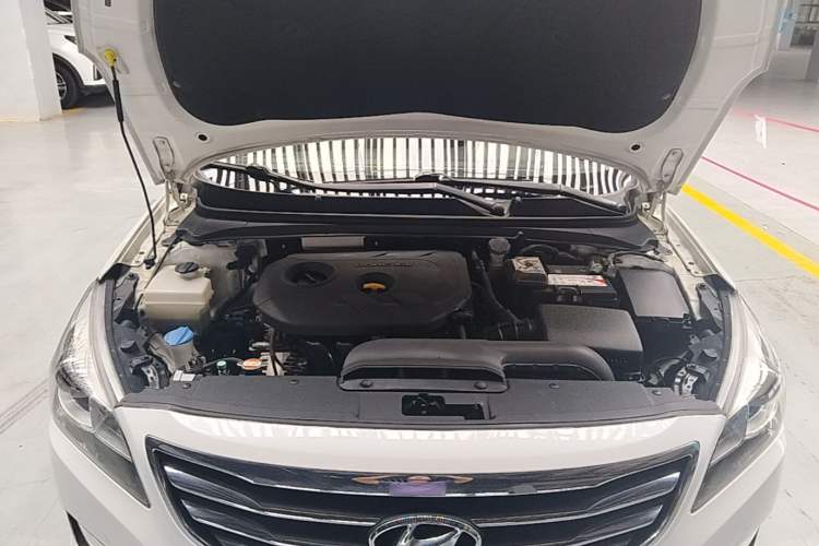 Used Hyundai Mistra 2016 1.8L Automatic Smart GLS Engine Bay
