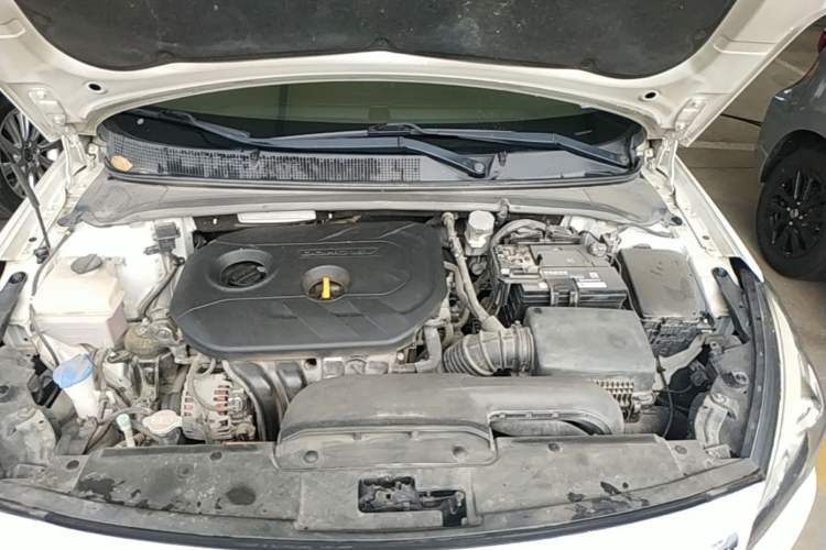 Used Hyundai Mistra 2016 1.8L Automatic Smart GLS Engine Bay