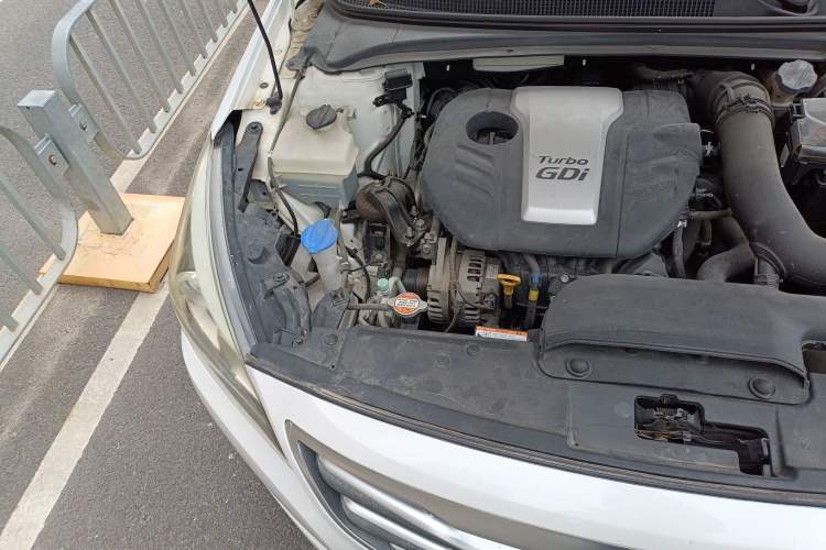 Used Hyundai Mistra 2016 1.6T Automatic Smart GLS Engine Bay Right