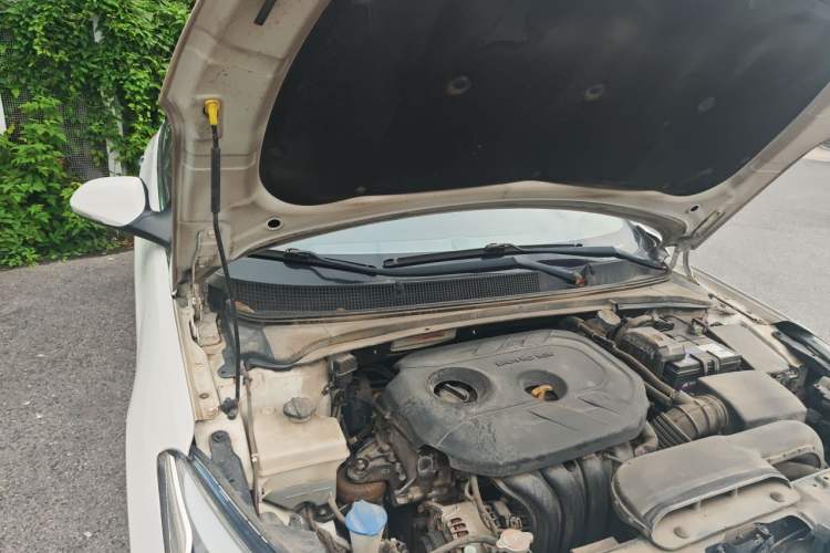 Used Hyundai Mistra 2016 1.8L Automatic Deluxe DLX Model Engine Bay Right