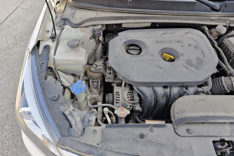 Used Hyundai Mistra 2016 1.8L Automatic Deluxe DLX Model Engine Bay Right