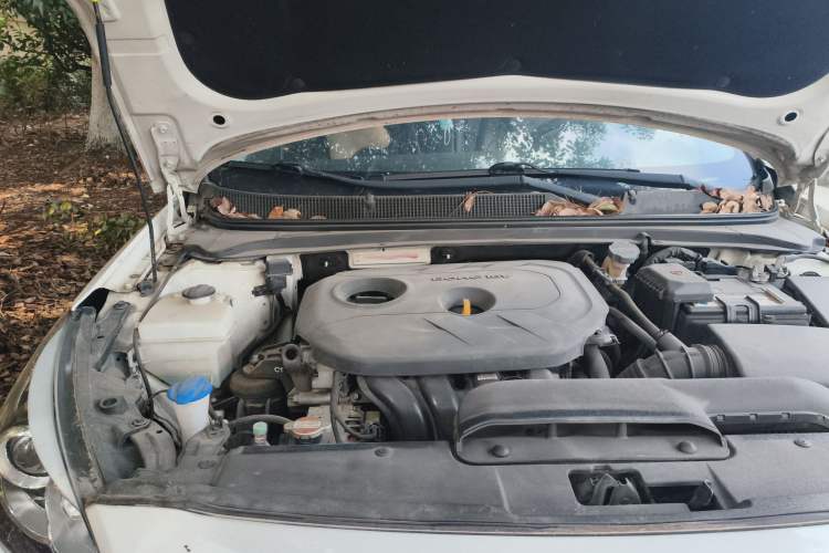 Used Hyundai Mistra 2016 1.8L Automatic Deluxe DLX Model Engine Bay Right