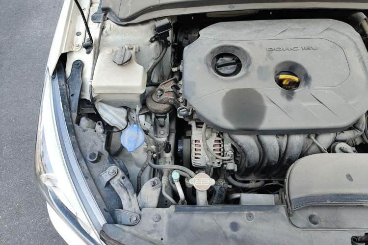 Used Hyundai Mistra 2016 1.8L Automatic Deluxe DLX Model Engine Bay Right