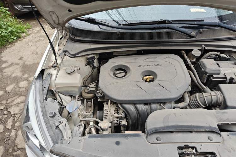 Used Hyundai Mistra 2016 1.8L Automatic Deluxe DLX Model Engine Bay Right