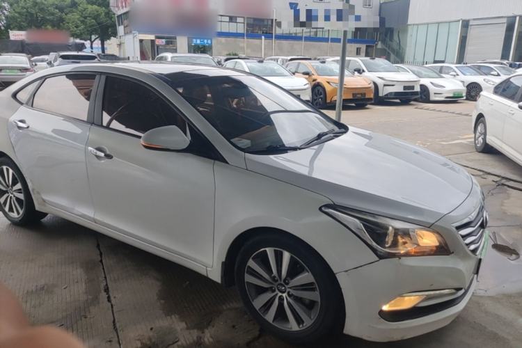 Used Hyundai Mistra 2016 1.8L Automatic Smart GLS Front Right 45 Deg