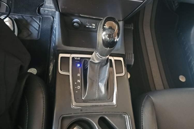 Used Hyundai Mistra 2016 1.8L Automatic Smart GLS Gear Lever