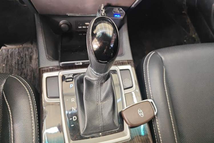 Used Hyundai Mistra 2016 1.6T Automatic Smart GLS Gear Lever