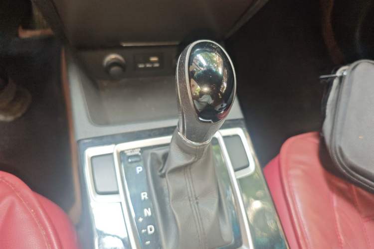 Used Hyundai Mistra 2016 1.8L Automatic Smart GLS Gear Lever