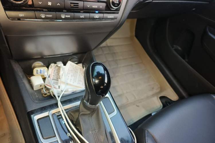 Used Hyundai Mistra 2016 1.8L Automatic Smart GLS Gear Lever
