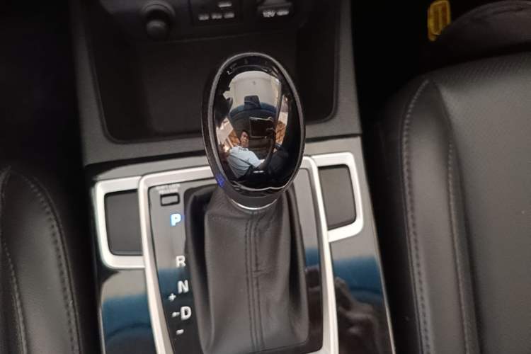 Used Hyundai Mistra 2016 1.8L Automatic Smart GLS Gear Lever