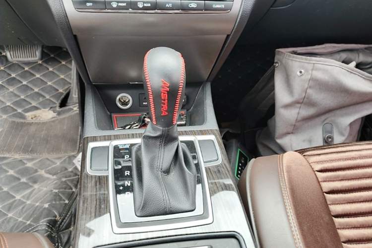 Used Hyundai Mistra 2016 1.6T Automatic Smart GLS Gear Lever