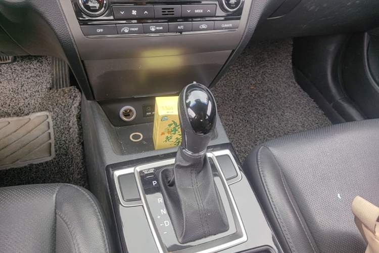Used Hyundai Mistra 2016 1.8L Automatic Deluxe DLX Model Gear Lever