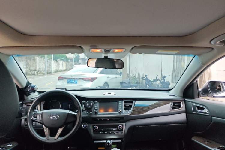 Used Hyundai Mistra 2016 1.6T Automatic Smart GLS Headliner