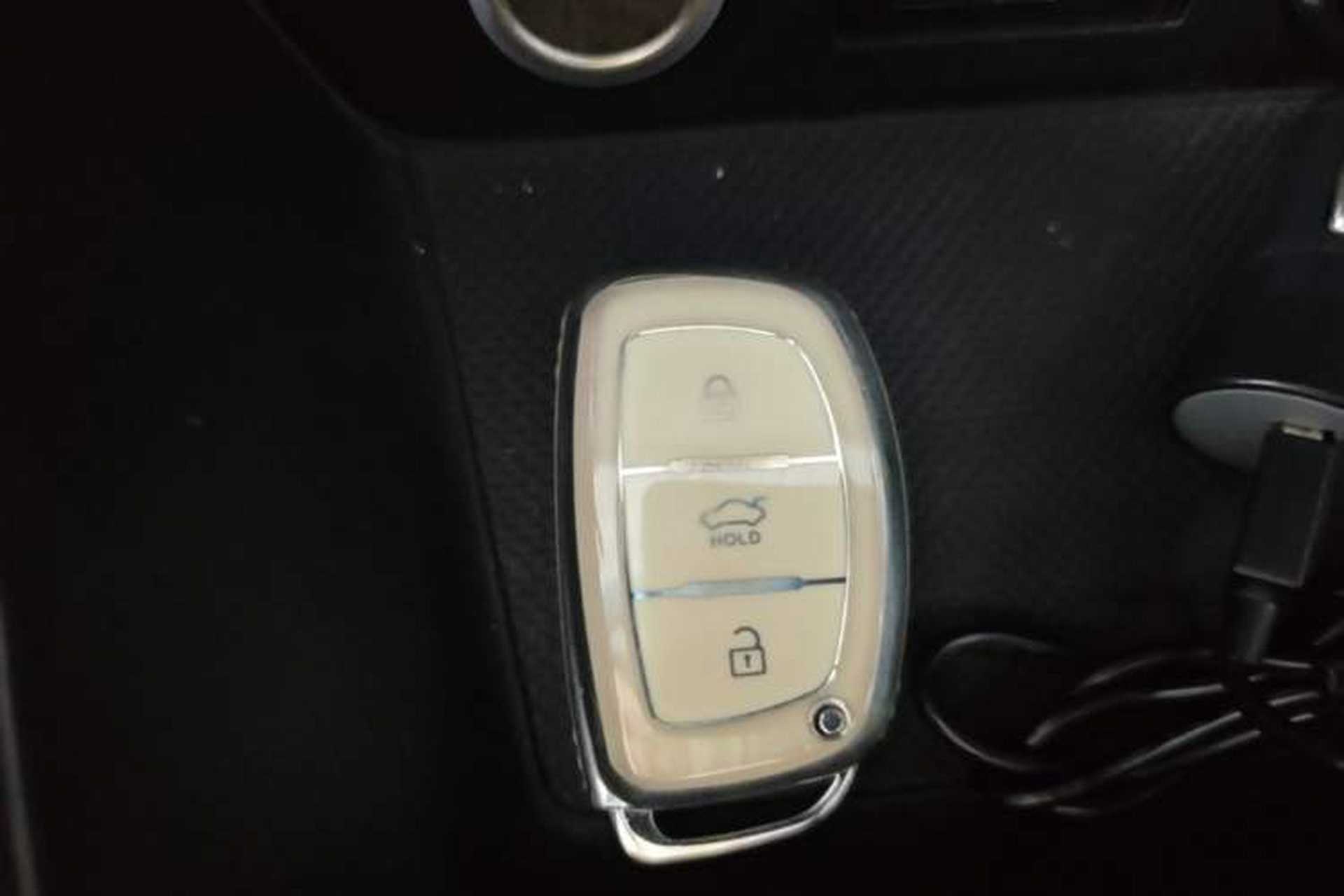 Used Hyundai Mistra 2016 1.8L Automatic Smart GLS Interior 1