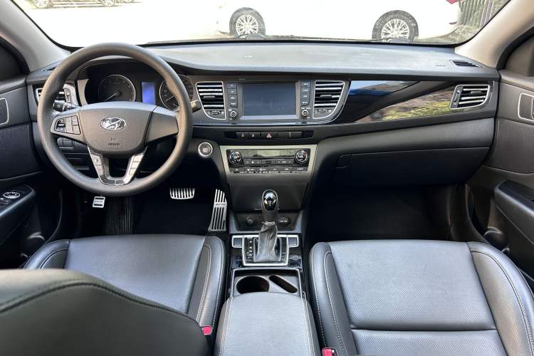 Used Hyundai Mistra 2016 1.8L Automatic Smart GLS Interior 2