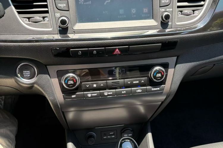 Used Hyundai Mistra 2016 1.8L Automatic Smart GLS Interior 2
