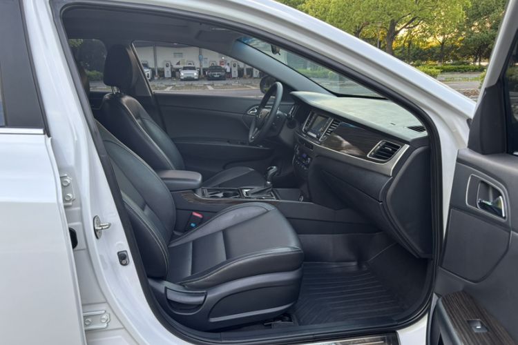 Used Hyundai Mistra 2016 1.6T Automatic Smart GLS Interior 3