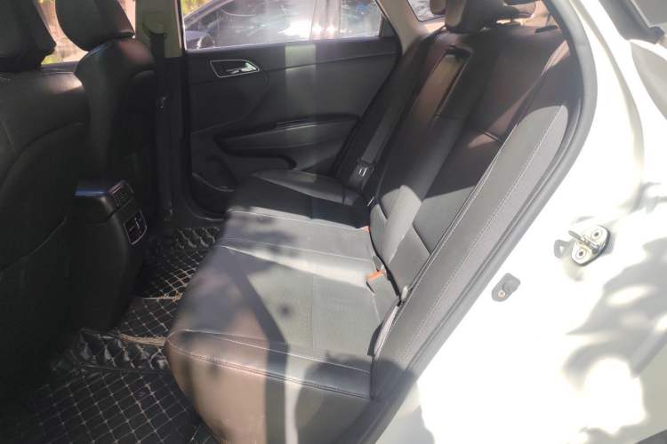 Used Hyundai Mistra 2016 1.8L Automatic Deluxe DLX Model Interior 4