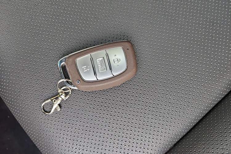 Used Hyundai Mistra 2016 1.8L Automatic Smart GLS Interior 4
