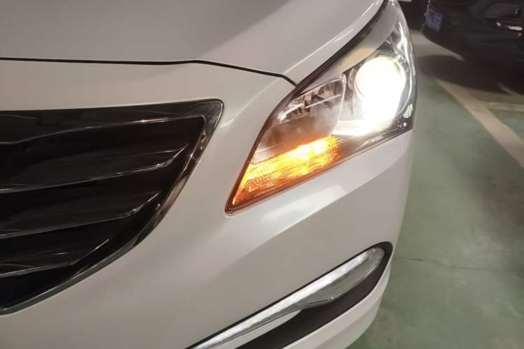 Used Hyundai Mistra 2016 1.8L Automatic Deluxe DLX Model Left Front Headlight