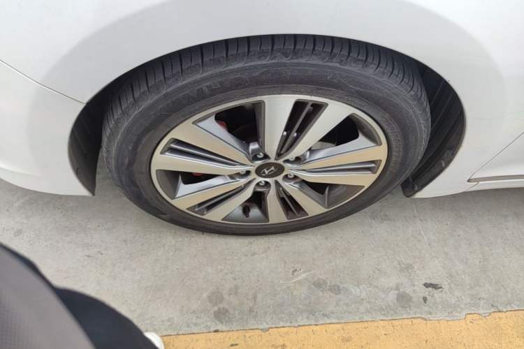 Used Hyundai Mistra 2016 1.6T Automatic Smart GLS Left Front Wheel Hub