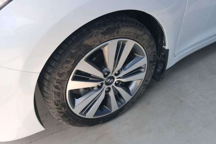 Used Hyundai Mistra 2016 1.8L Automatic Smart GLS Left Front Wheel Hub