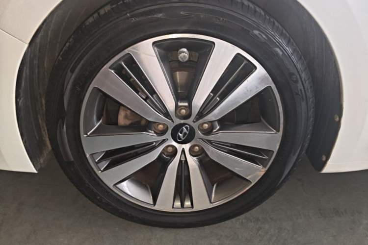 Used Hyundai Mistra 2016 1.8L Automatic Smart GLS Left Front Wheel Hub