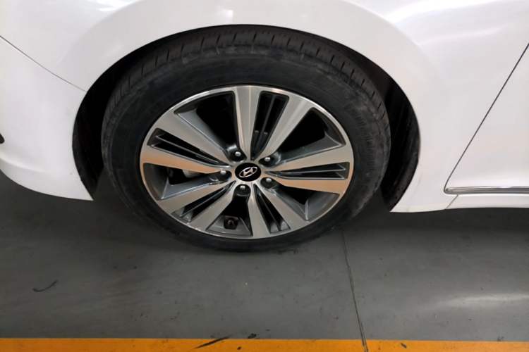 Used Hyundai Mistra 2016 1.8L Automatic Deluxe DLX Model Left Front Wheel Hub