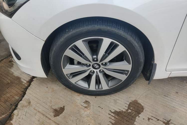 Used Hyundai Mistra 2016 1.8L Automatic Smart GLS Left Front Wheel Hub