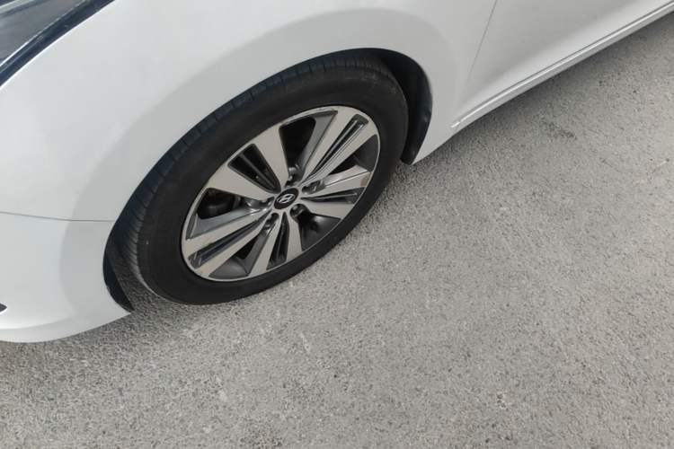 Used Hyundai Mistra 2016 1.6T Automatic Smart GLS Left Front Wheel Hub