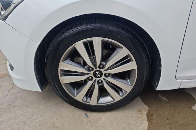 Used Hyundai Mistra 2016 1.6T Automatic Smart GLS Left Front Wheel Hub