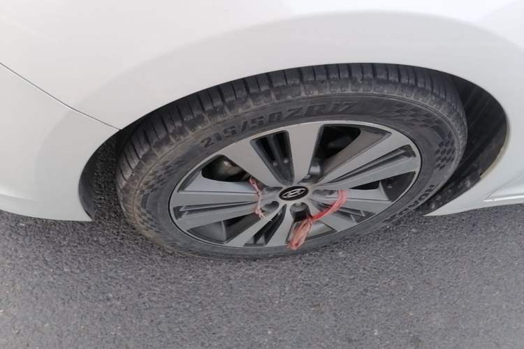 Used Hyundai Mistra 2016 1.8L Automatic Smart GLS Left Front Wheel Hub