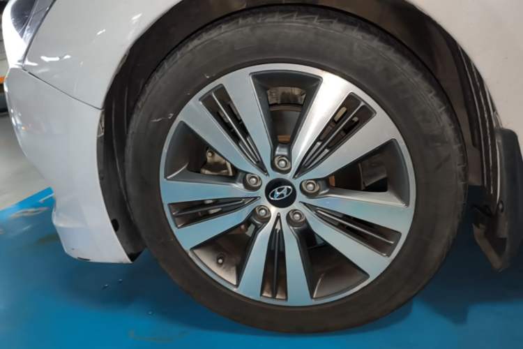 Used Hyundai Mistra 2016 1.6T Automatic Smart GLS Left Front Wheel Hub