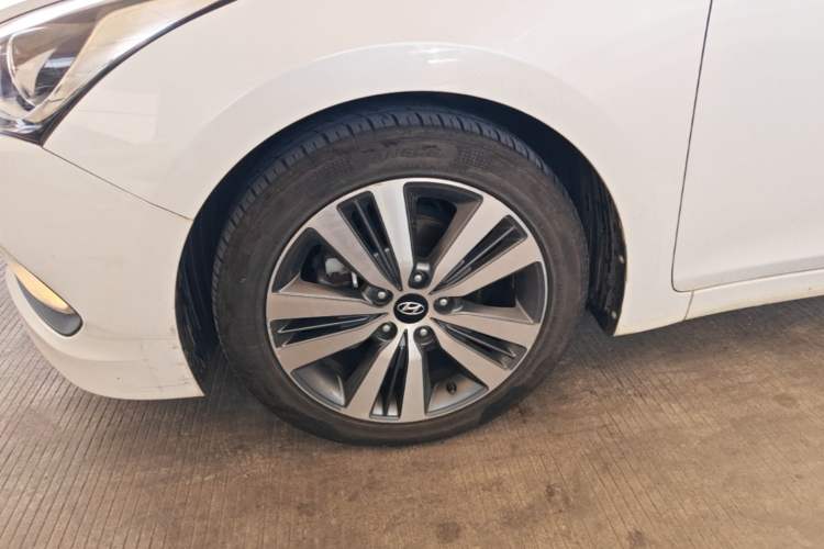 Used Hyundai Mistra 2016 1.8L Automatic Smart GLS Left Front Wheel Hub