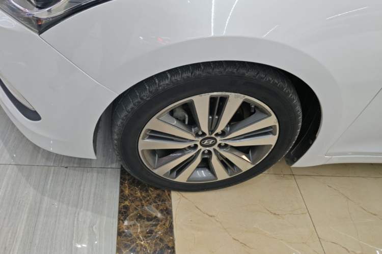 Used Hyundai Mistra 2016 1.8L Automatic Deluxe DLX Model Left Front Wheel Hub