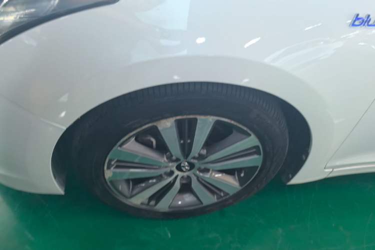 Used Hyundai Mistra 2016 1.6T Automatic Smart GLS Left Front Wheel Hub