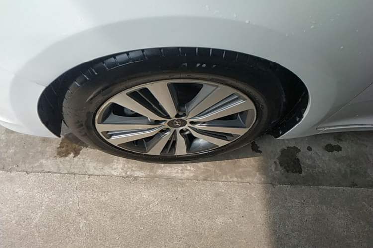 Used Hyundai Mistra 2016 1.8L Automatic Smart GLS Left Front Wheel Hub