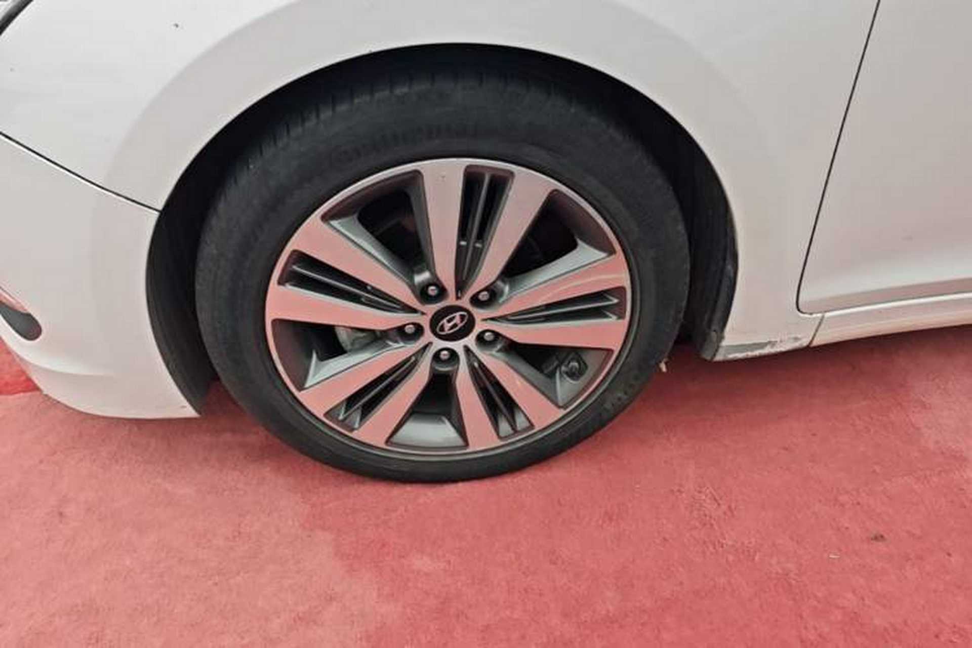 Used Hyundai Mistra 2016 1.8L Automatic Deluxe DLX Model Left Front Wheel Hub