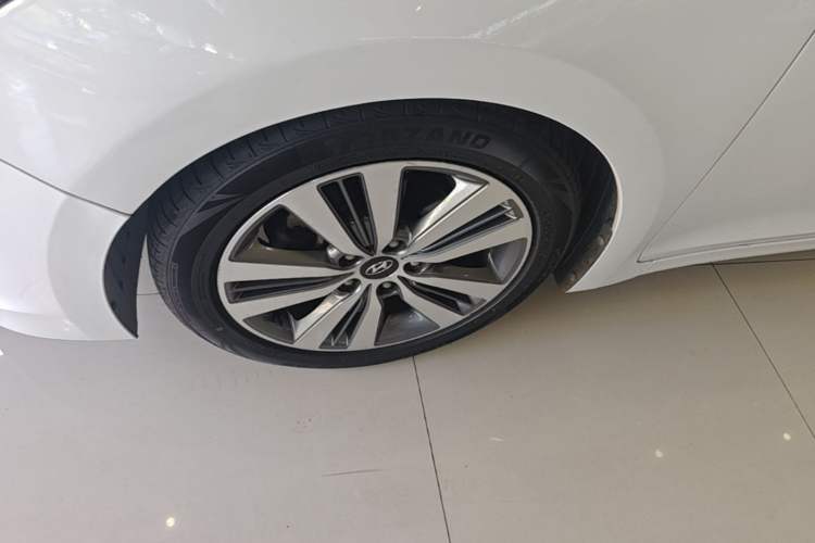 Used Hyundai Mistra 2016 1.8L Automatic Smart GLS Left Front Wheel Hub