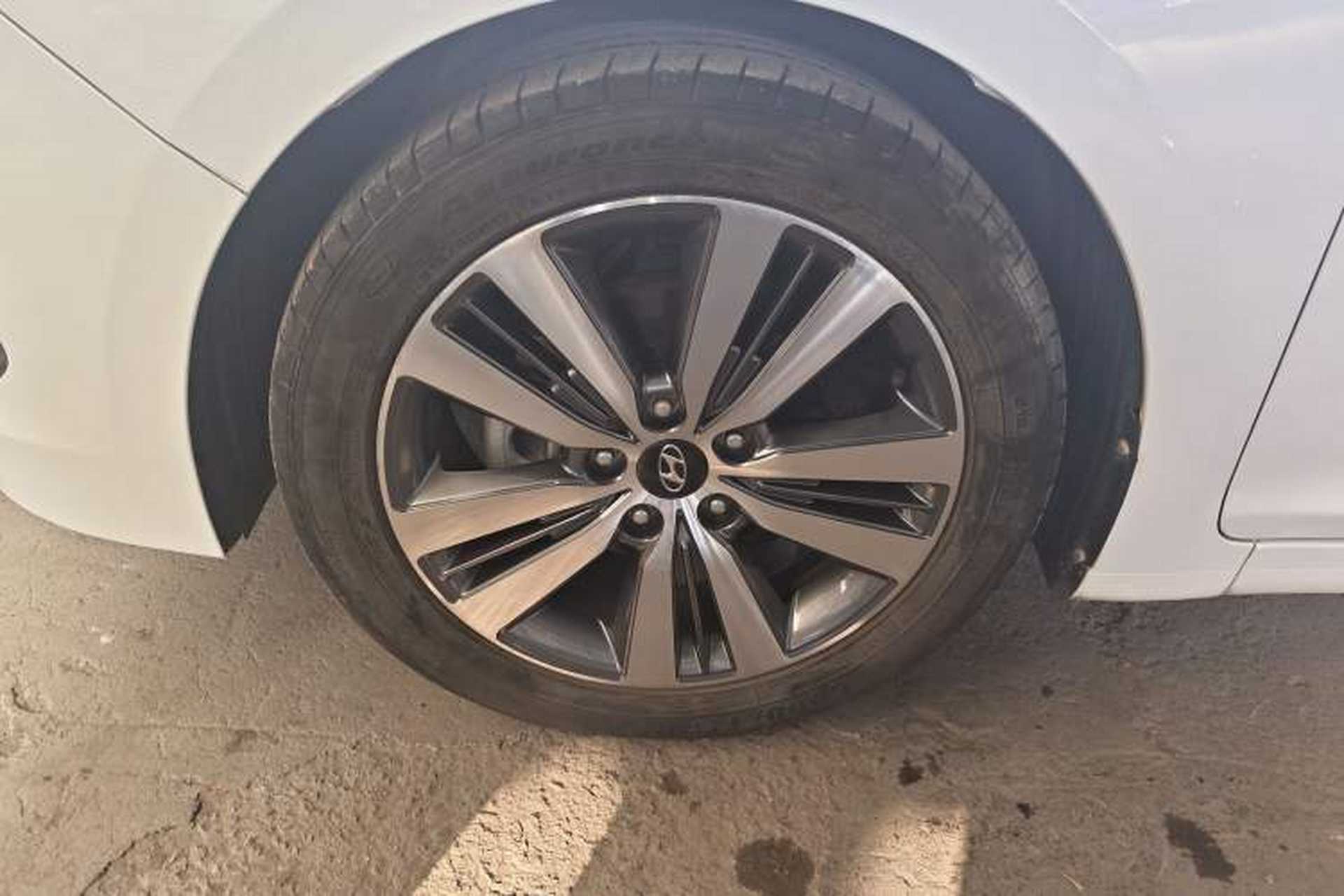 Used Hyundai Mistra 2016 1.8L Automatic Smart GLS Left Front Wheel Hub