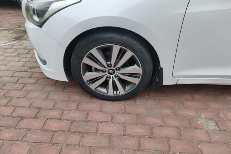 Used Hyundai Mistra 2016 1.8L Automatic Smart GLS Left Front Wheel Hub