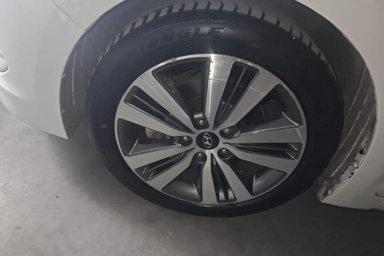 Used Hyundai Mistra 2016 1.6T Automatic Smart GLS Left Front Wheel Hub