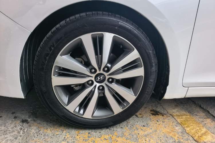 Used Hyundai Mistra 2016 1.8L Automatic Smart GLS Left Front Wheel Hub