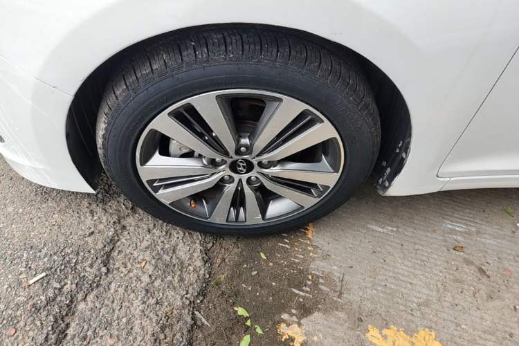 Used Hyundai Mistra 2016 1.6T Automatic Smart GLS Left Front Wheel Hub