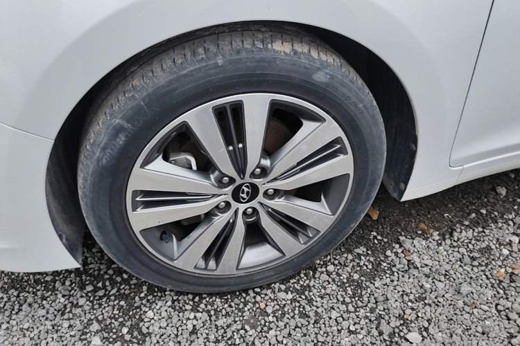 Used Hyundai Mistra 2016 1.6T Automatic Smart GLS Left Front Wheel Hub
