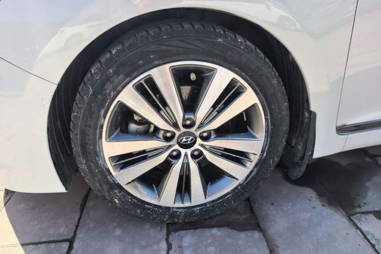 Used Hyundai Mistra 2016 1.6T Automatic Smart GLS Left Front Wheel Hub