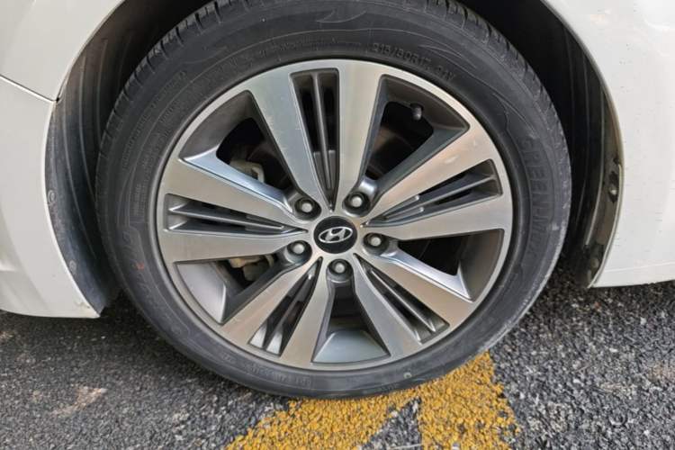 Used Hyundai Mistra 2016 1.6T Automatic Smart GLS Left Front Wheel Hub