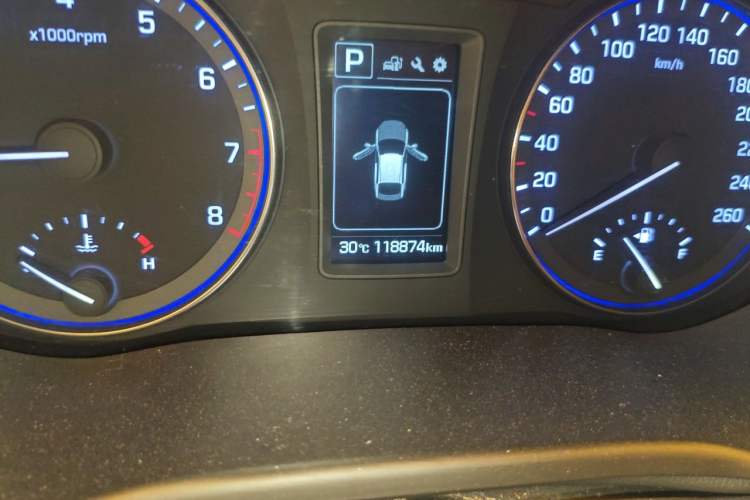 Used Hyundai Mistra 2016 1.6T Automatic Smart GLS Odometer Close Up