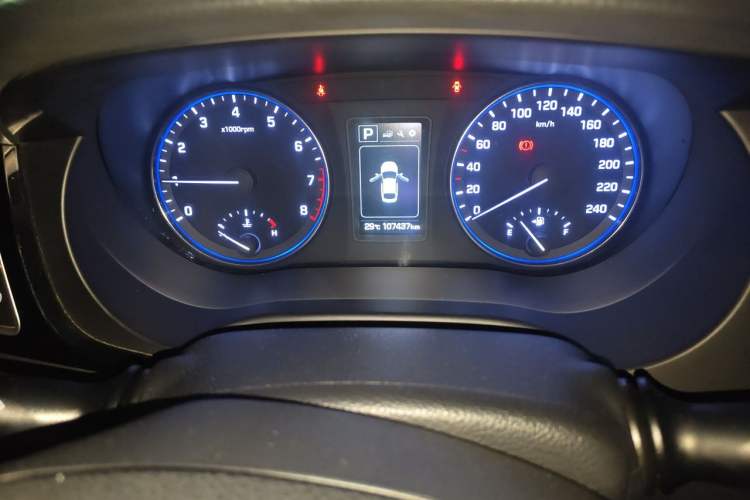 Used Hyundai Mistra 2016 1.8L Automatic Smart GLS Odometer Close Up