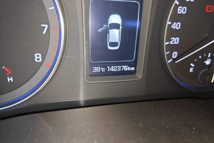 Used Hyundai Mistra 2016 1.6T Automatic Smart GLS Odometer Close Up